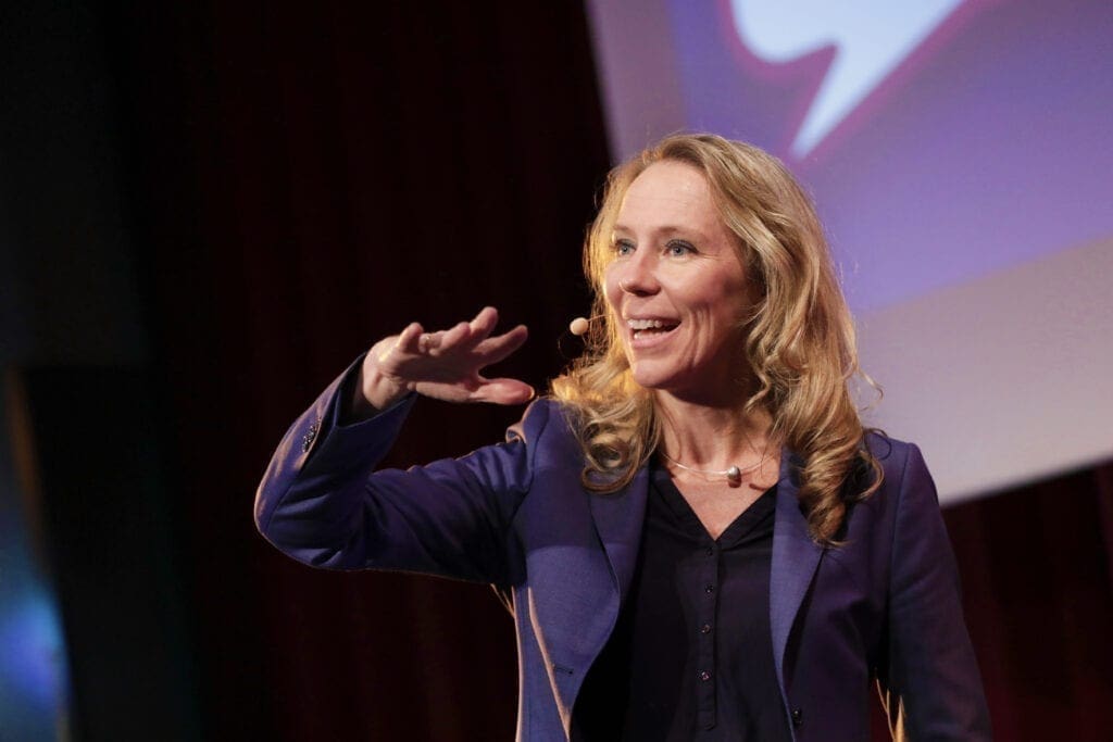 Nicola Fritze - Mutmacherin für den Wandel Ihre Erfahrungen im Verkauf und als Führungskraft ergänzte Nicola Fritze durch ein berufsbegleitendes Aufbaustudium in Organisationspsychologie.