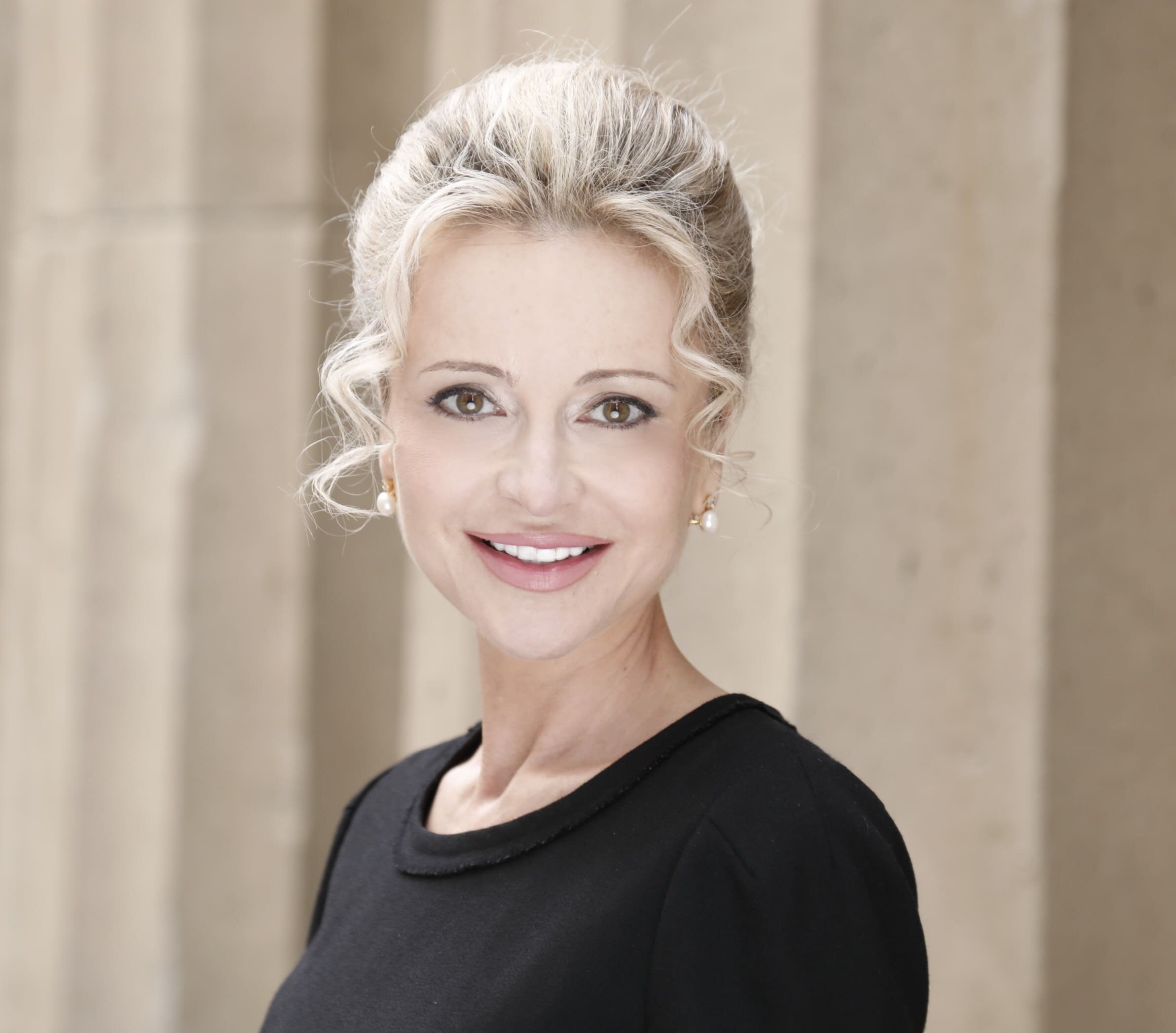 sandra-navidi-als-rednerin-buchen-premium-speakers