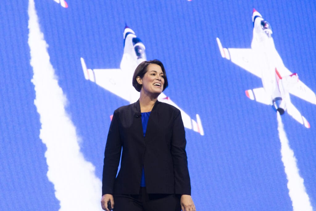 Nicole Malachowski Premium Speakers - erste weibliche Thunderbird-Pilotin, Kriegsveteranin, Kommandantin einer Jagdstaffel, Mitarbeiterin und Beraterin im Weißen Haus