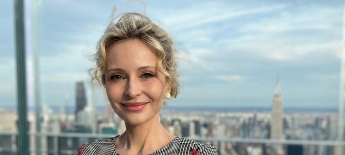 Sandra Navidi Premium Speakers